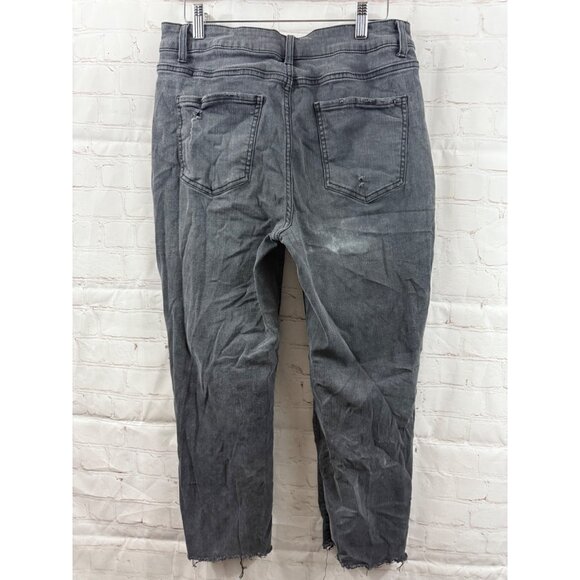 Time and Tru Jeans Womens Size 12 Black Faded Cropped Acid Wash Raw Hem Grungy - Picture 2 of 10